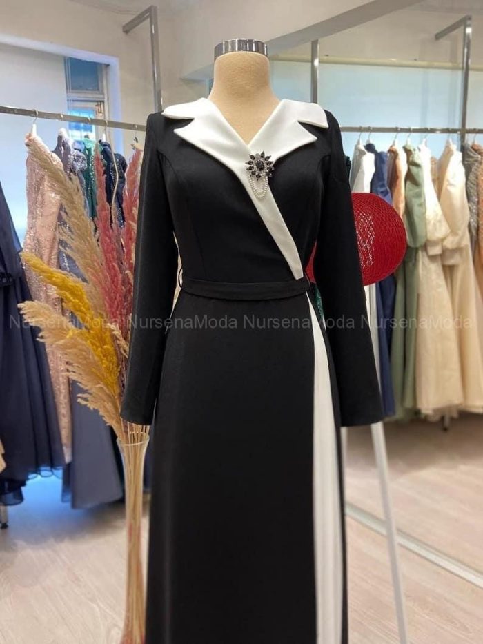 Siyah Beyaz Broşlu Krep Abiye