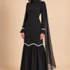 inci-islemeli-pelerinli-siyah-tesettur-abiye-2.webp